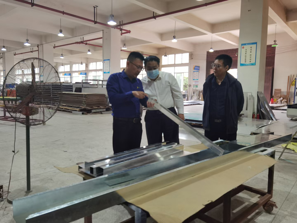 廖總帶甲方領導參觀標識工廠，得到領導們高度認可--【好標識.巨匠造】