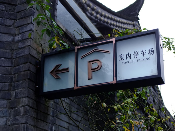 亞克力材料做廣告燈箱的優(yōu)越性——【巨匠標識，標識制作廠家】