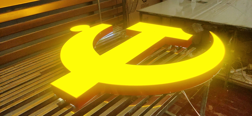 戶外發(fā)光標(biāo)識(shí)牌設(shè)計(jì)制作要點(diǎn)--【巨匠標(biāo)識(shí)，標(biāo)識(shí)制作廠家】