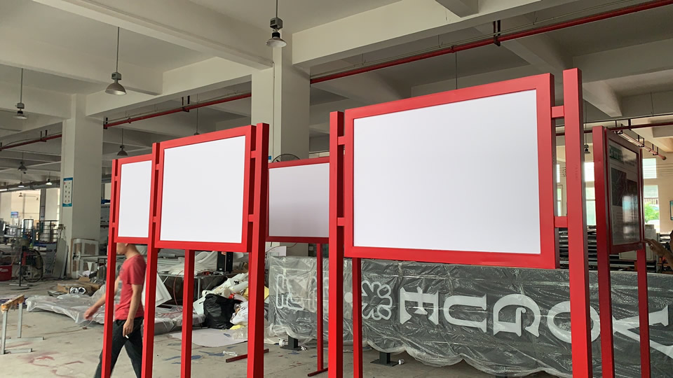 南寧不銹鋼宣傳欄哪家質(zhì)量好？——【巨匠標(biāo)識，標(biāo)識制作廠家】