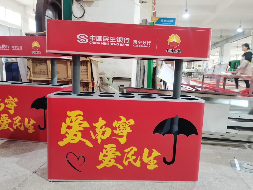  這樣的不銹鋼雨傘放置架大家都見過嗎?--【巨匠標(biāo)識，標(biāo)識制作廠家】