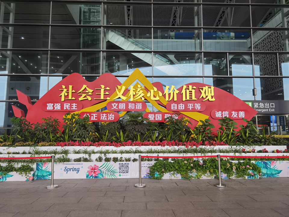 宣傳欄廠家品質(zhì)對比的技巧--【巨匠標(biāo)識，標(biāo)識制作廠家】