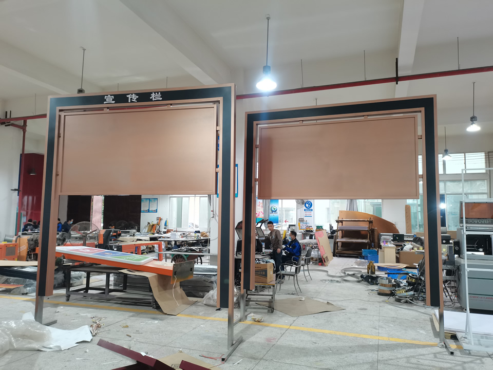 戶外不銹鋼宣傳欄的造型設(shè)計定制——【巨匠標(biāo)識，標(biāo)識制作廠家】