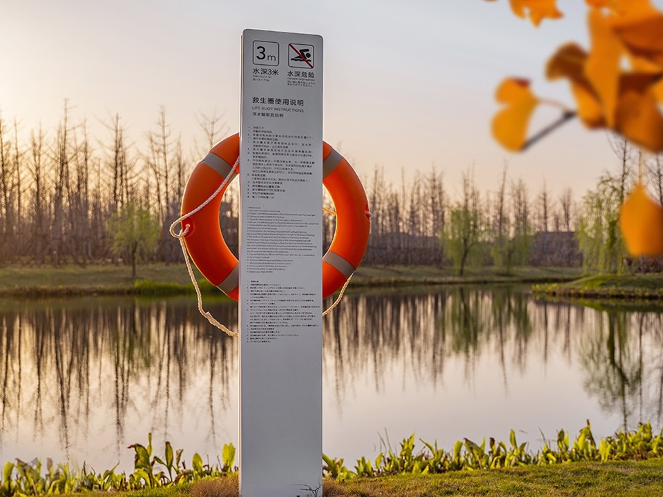 不銹鋼廣告牌進行安全檢測要求——【巨匠標(biāo)識，標(biāo)識制作廠家】